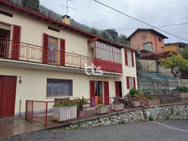 casa indipendente in vendita a Predore in zona Eurovil