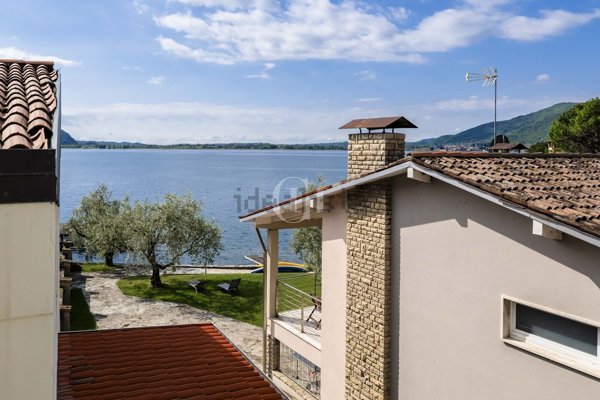 appartamento in vendita a Predore in zona Eurovil