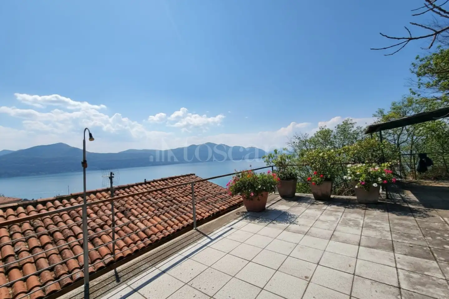 casa indipendente in vendita a Predore in zona Eurovil