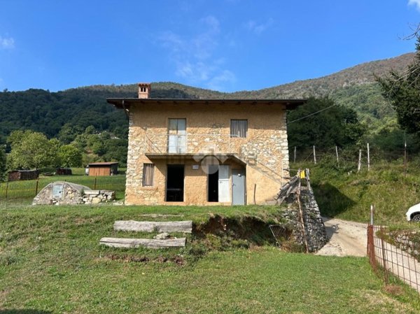 casa indipendente in vendita a Predore