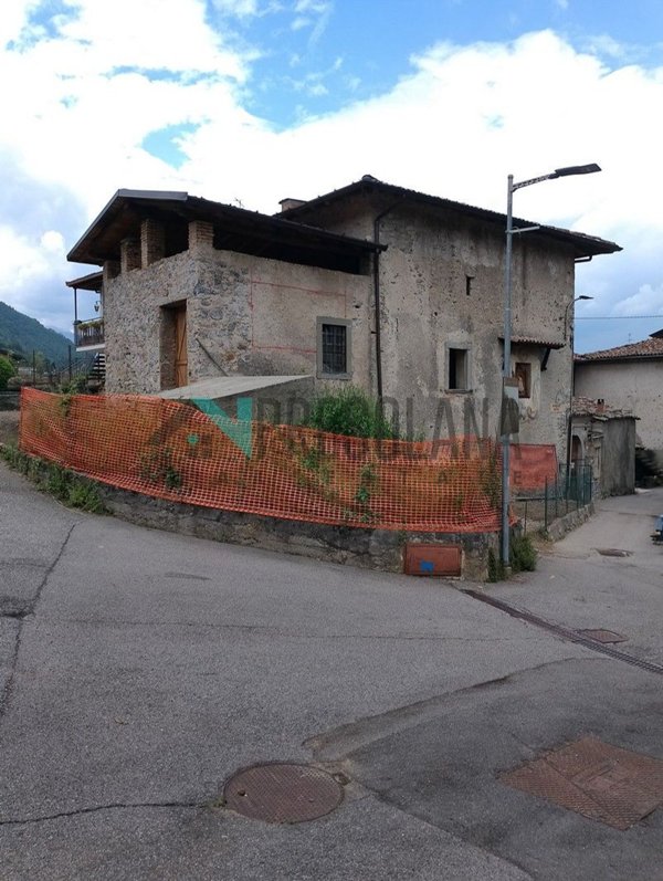 casa indipendente in vendita a Premolo