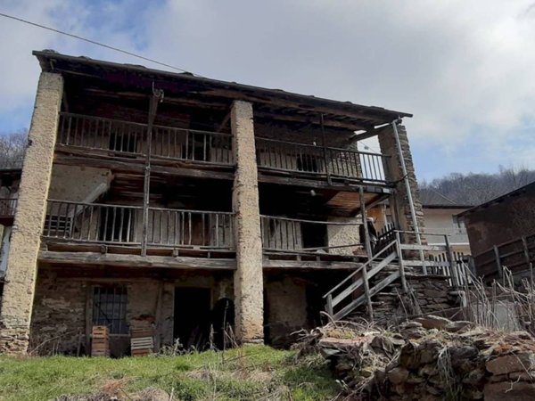 casa indipendente in vendita ad Angrogna