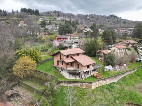 casa indipendente in vendita ad Angrogna in zona Baussan