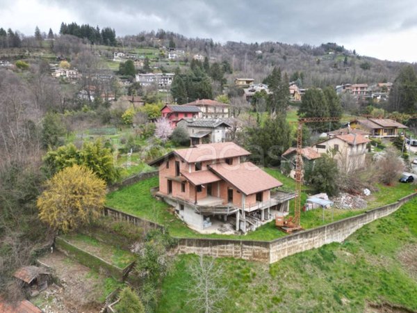 casa indipendente in vendita ad Angrogna in zona Baussan