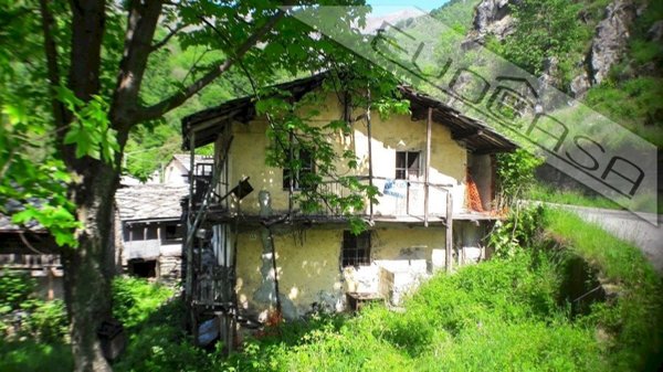casale in vendita ad Angrogna