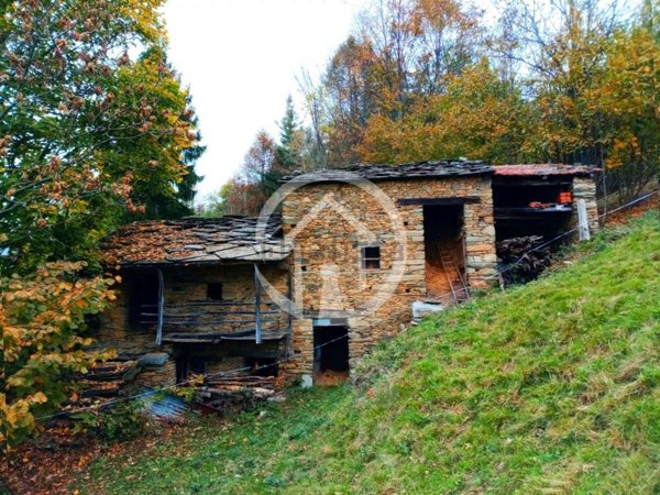 casale in vendita ad Angrogna