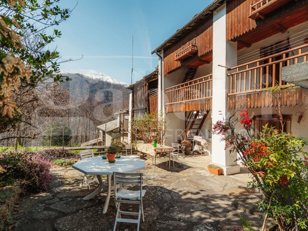 casa indipendente in vendita ad Angrogna in zona Serre