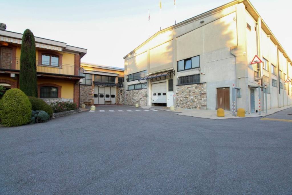 capannone in vendita a Presezzo
