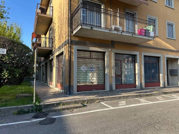 negozio in vendita a Presezzo