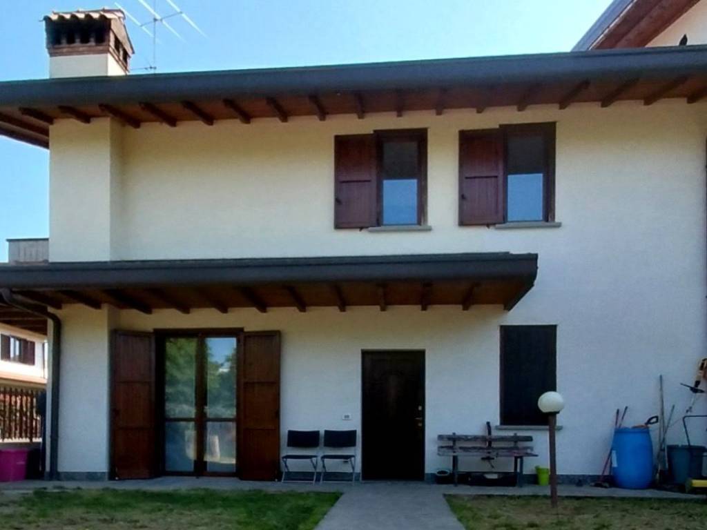 casa indipendente in vendita a Presezzo