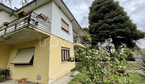 casa indipendente in vendita a Presezzo
