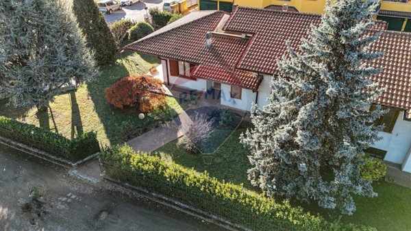 casa indipendente in vendita a Presezzo