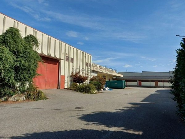 capannone in vendita a Presezzo