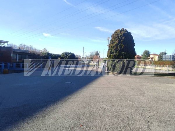 locale commerciale in vendita a Presezzo