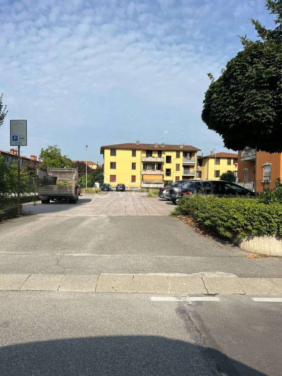 locale di sgombero in vendita a Presezzo