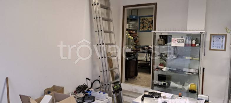 negozio in vendita a Presezzo
