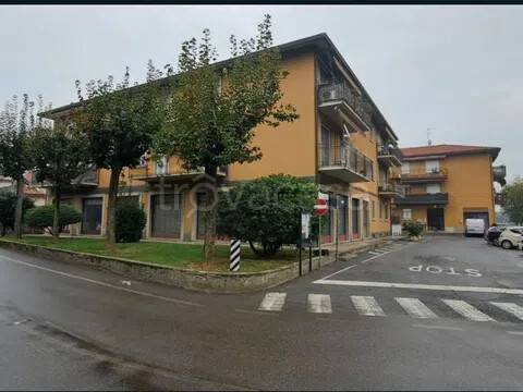 negozio in vendita a Presezzo