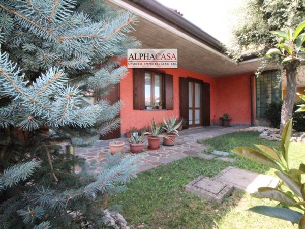 casa indipendente in vendita a Presezzo