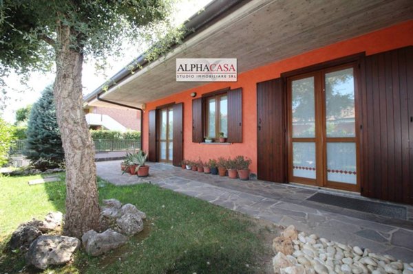 casa indipendente in vendita a Presezzo