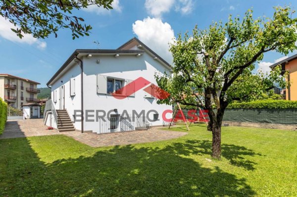 casa indipendente in vendita a Ranica