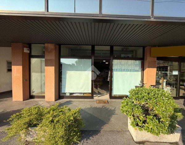 negozio in vendita a Ranica