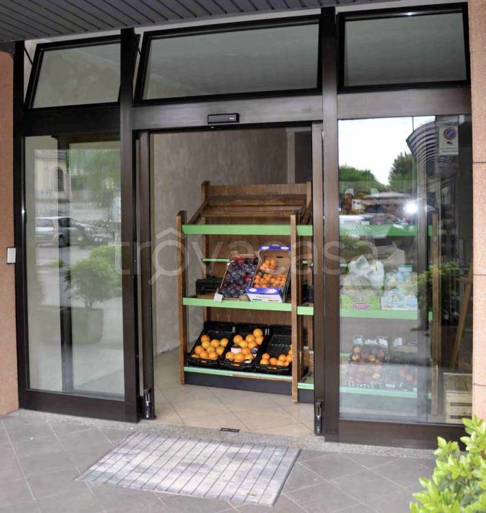 negozio in vendita a Ranica