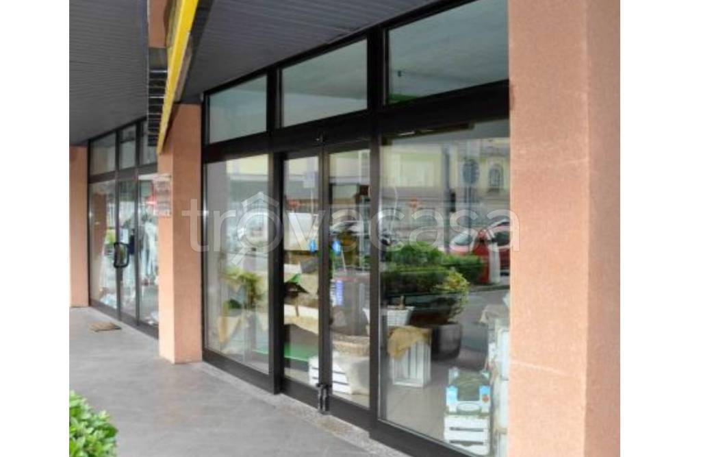 negozio in vendita a Ranica