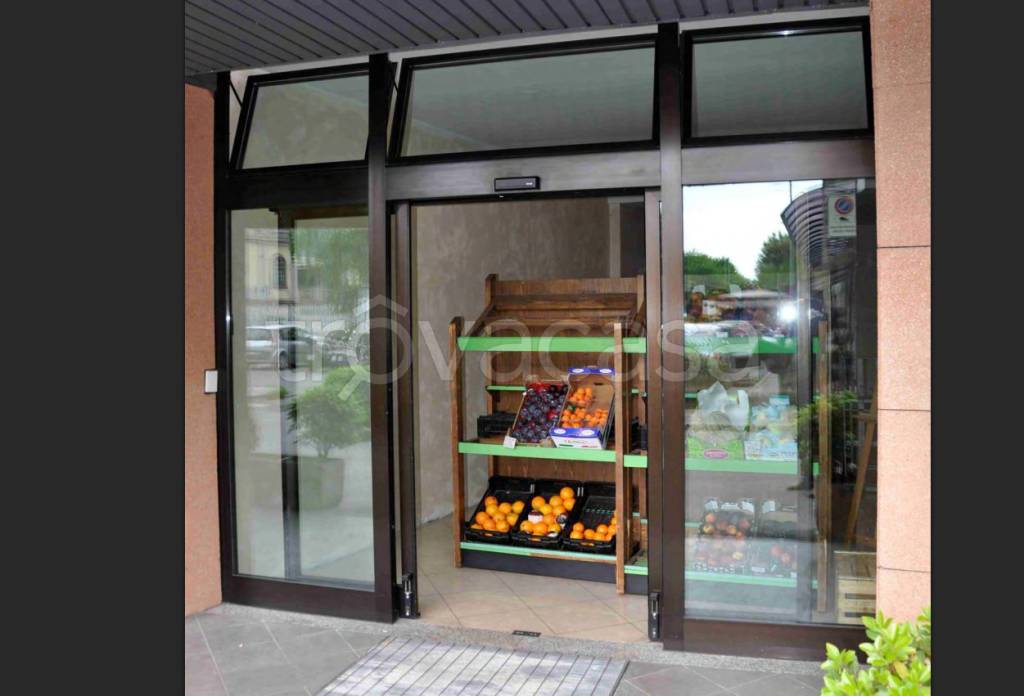 negozio in vendita a Ranica