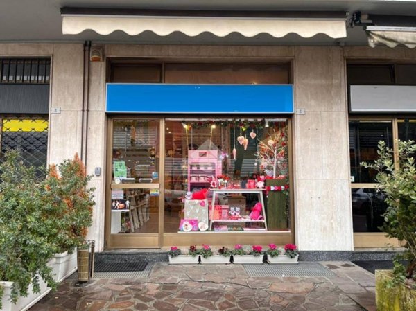 negozio in vendita a Ranica