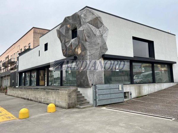 negozio in vendita a Ranica