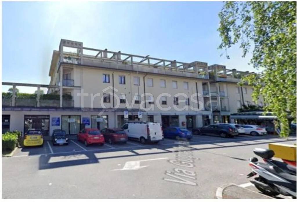 negozio in vendita a Ranica