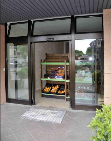 negozio in vendita a Ranica