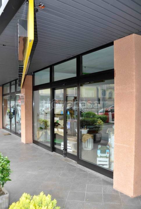 negozio in vendita a Ranica