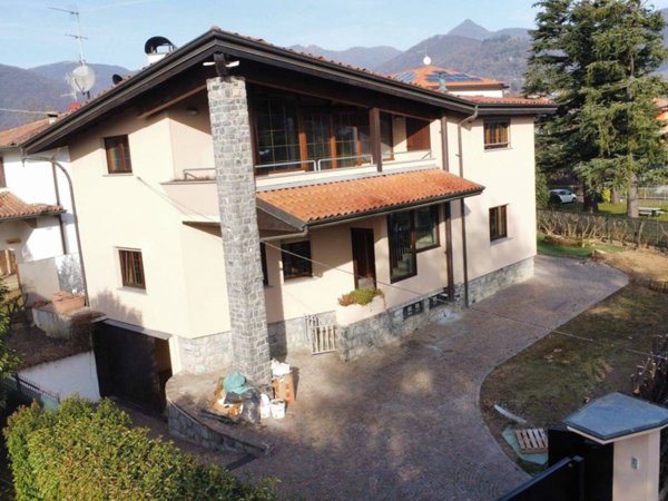 casa indipendente in vendita a Ranica