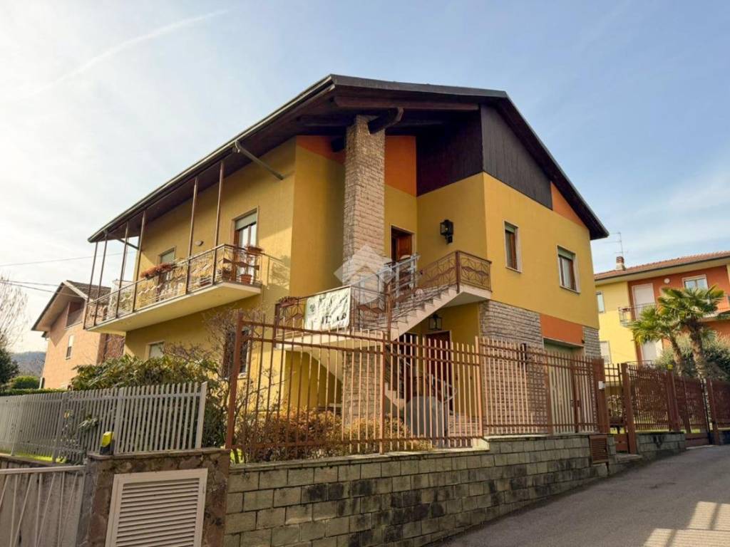 casa indipendente in vendita a Ranica