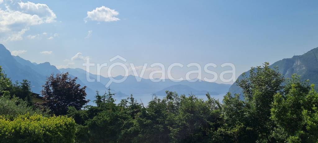 villa in vendita a Riva di Solto