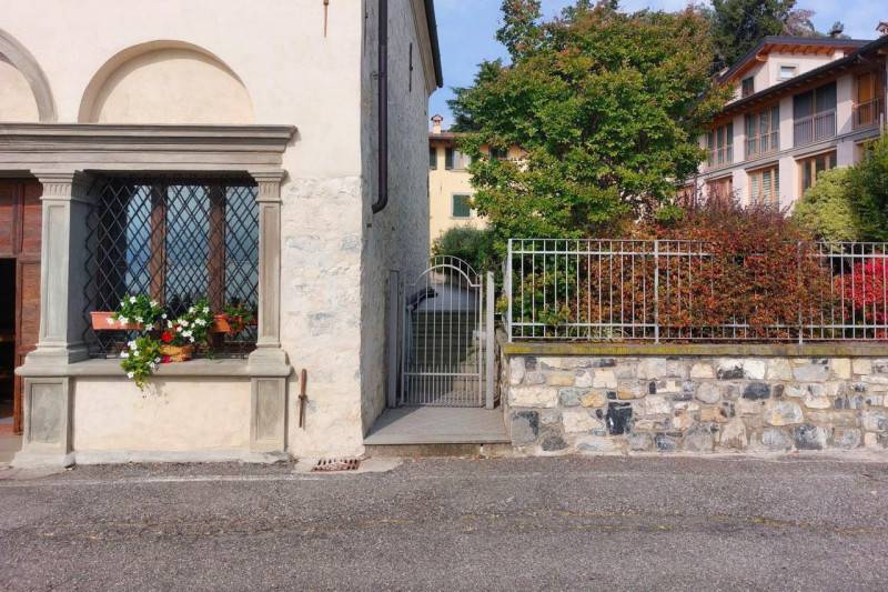 casa indipendente in vendita a Riva di Solto