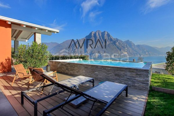 casa indipendente in vendita a Riva di Solto