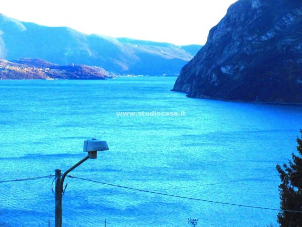 appartamento in vendita a Riva di Solto