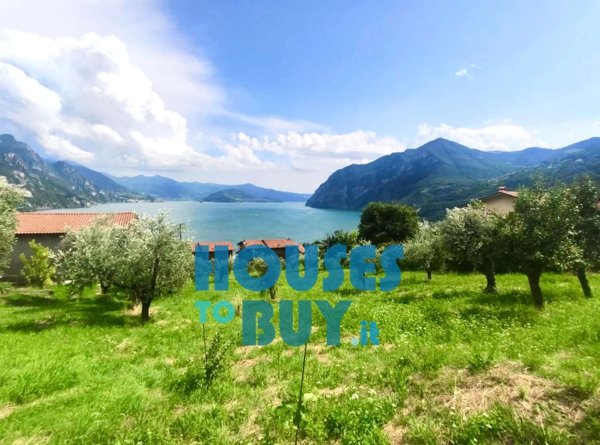 terreno edificabile in vendita a Riva di Solto