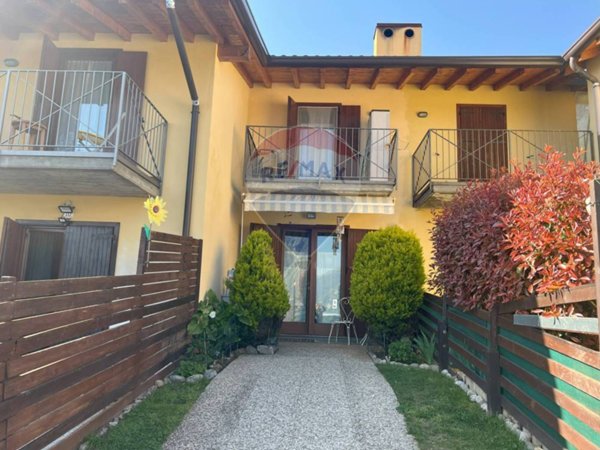 casa indipendente in vendita a Riva di Solto in zona Zorzino