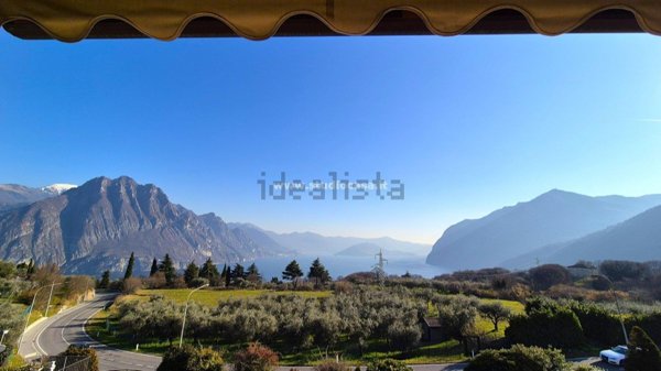 appartamento in vendita a Riva di Solto