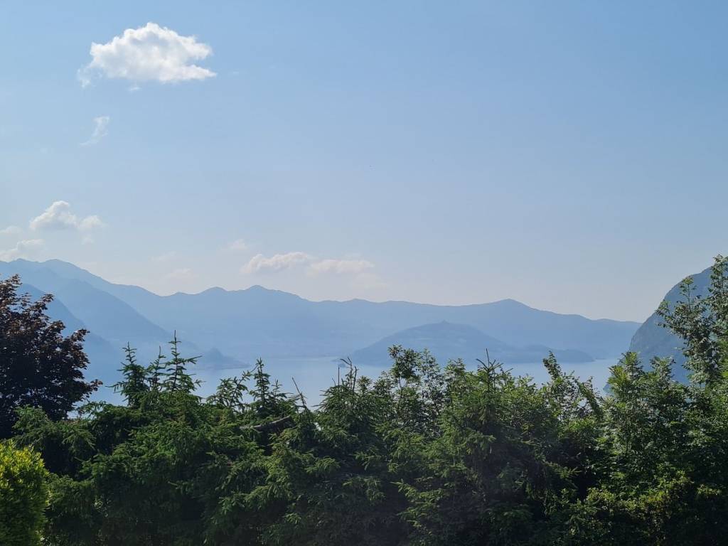 villa in vendita a Riva di Solto