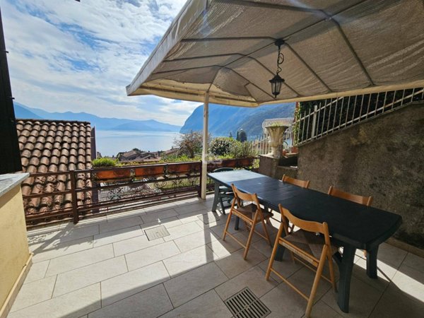 appartamento in vendita a Riva di Solto
