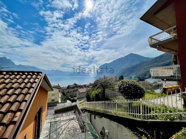 appartamento in vendita a Riva di Solto