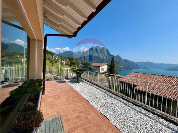casa indipendente in vendita a Riva di Solto in zona Zorzino