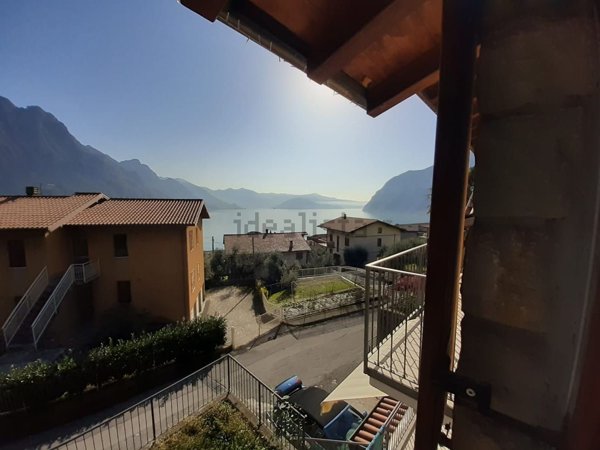 casa indipendente in vendita a Riva di Solto