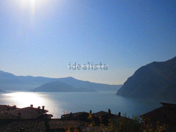 appartamento in vendita a Riva di Solto