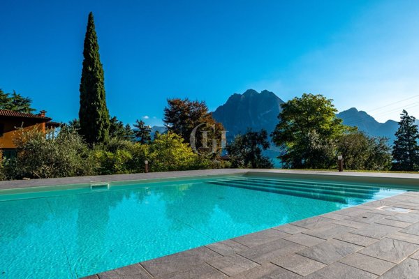 appartamento in vendita a Riva di Solto