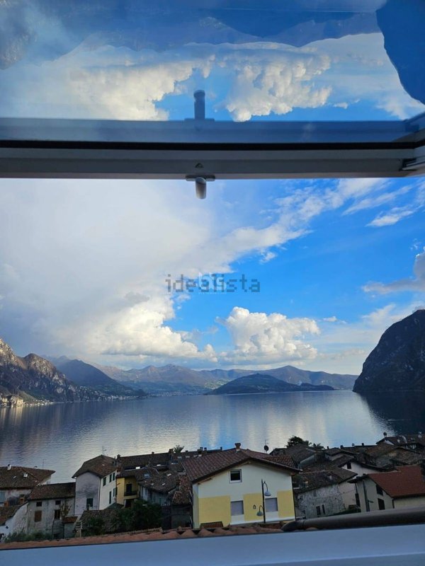 appartamento in vendita a Riva di Solto in zona Zorzino